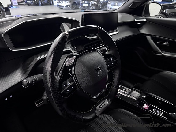 Peugeot e-2008 3 of 5
