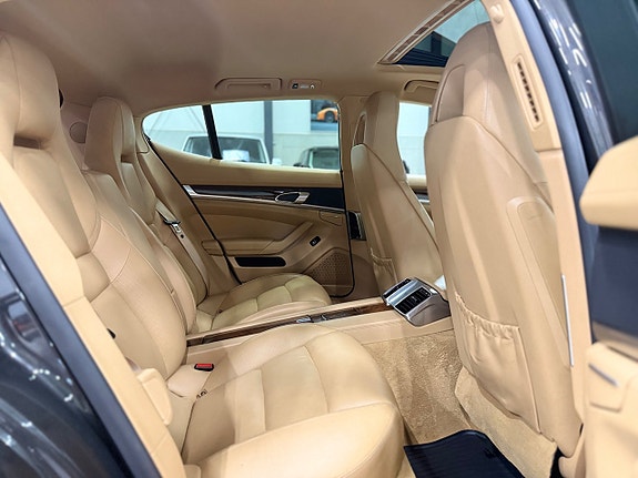 Porsche Panamera 14 of 30