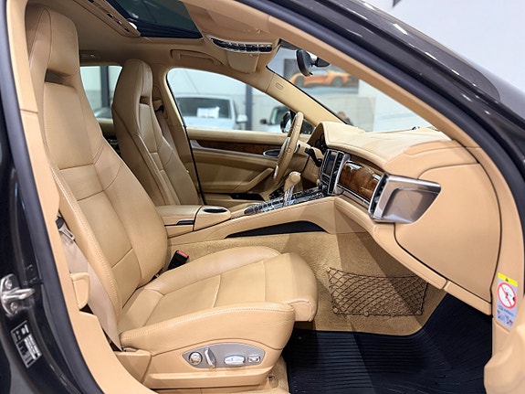 Porsche Panamera 13 of 30