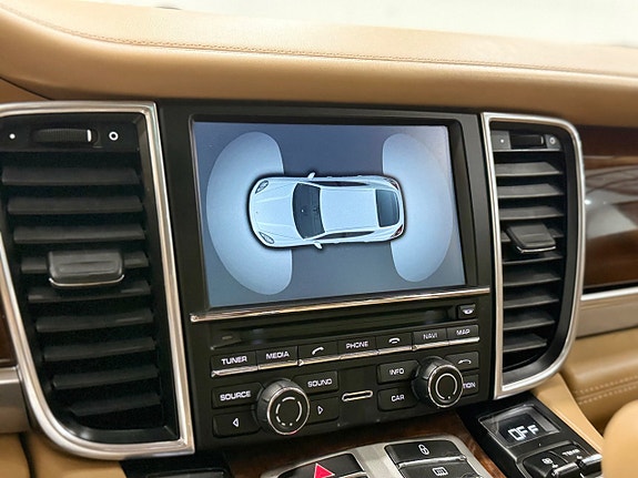 Porsche Panamera 17 of 30