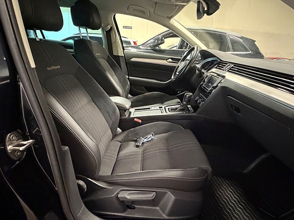Volkswagen Passat Alltrack 16 of 26