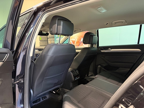 Volkswagen Passat Alltrack 12 of 26