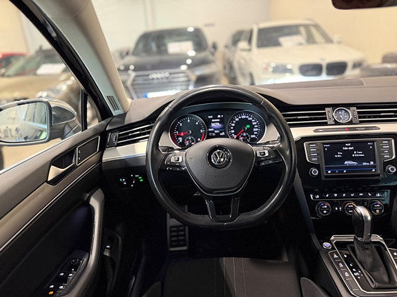 Volkswagen Passat Alltrack 14 of 26