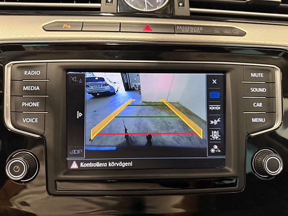 Volkswagen Passat Alltrack 21 of 26