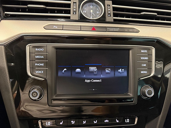 Volkswagen Passat Alltrack 24 of 26