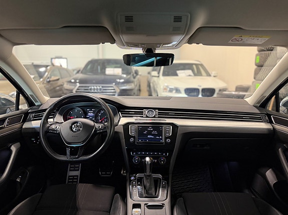 Volkswagen Passat Alltrack 13 of 26