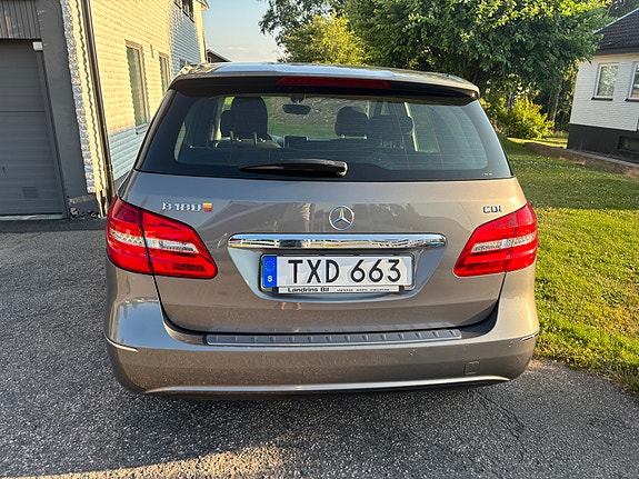 Mercedes-Benz B180 5 of 5