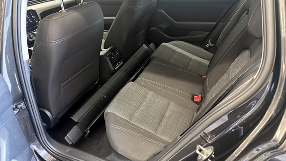 Volkswagen Passat 11 of 13