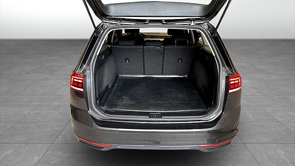 Volkswagen Passat 12 of 13