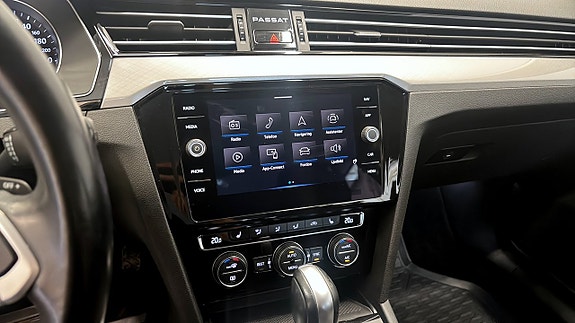 Volkswagen Passat 9 of 13