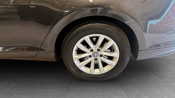 Volkswagen Passat 6 of 13