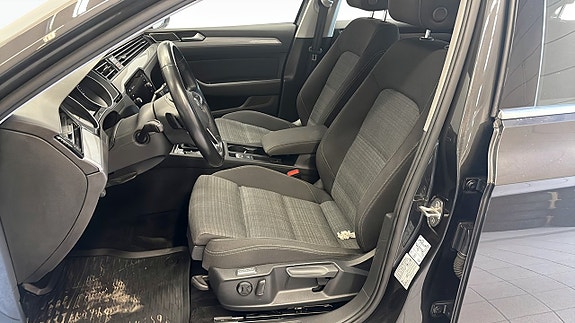 Volkswagen Passat 8 of 13