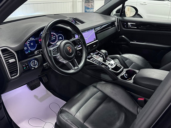 Porsche Cayenne 13 of 30