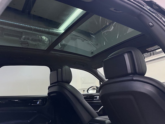 Porsche Cayenne 18 of 30