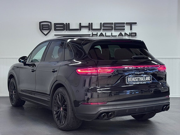 Porsche Cayenne 8 of 30