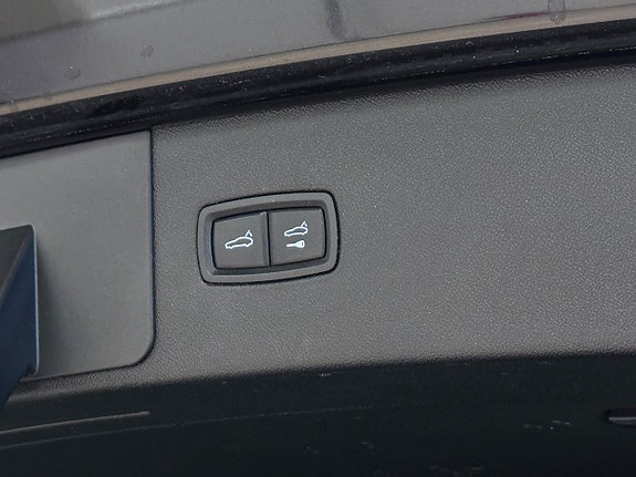 Porsche Cayenne 30 of 30