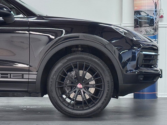 Porsche Cayenne 7 of 30