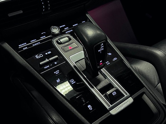 Porsche Cayenne 22 of 30