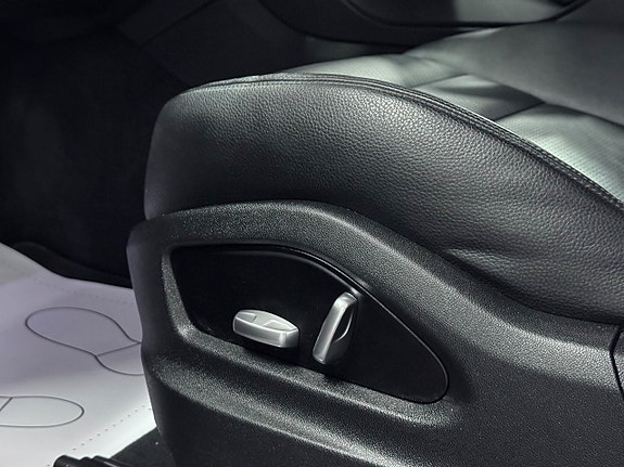 Porsche Cayenne 29 of 30