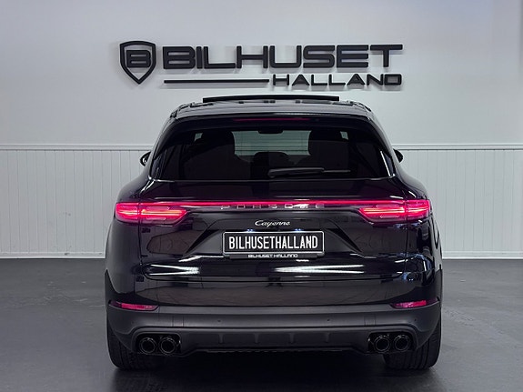 Porsche Cayenne 9 of 30