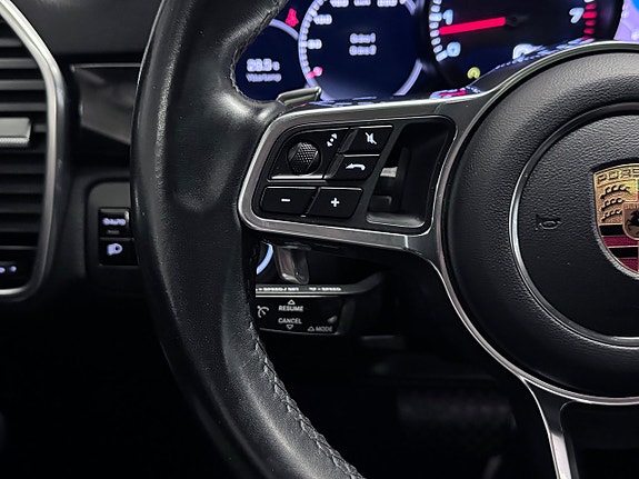 Porsche Cayenne 23 of 30