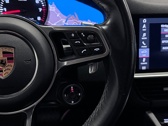 Porsche Cayenne 24 of 30