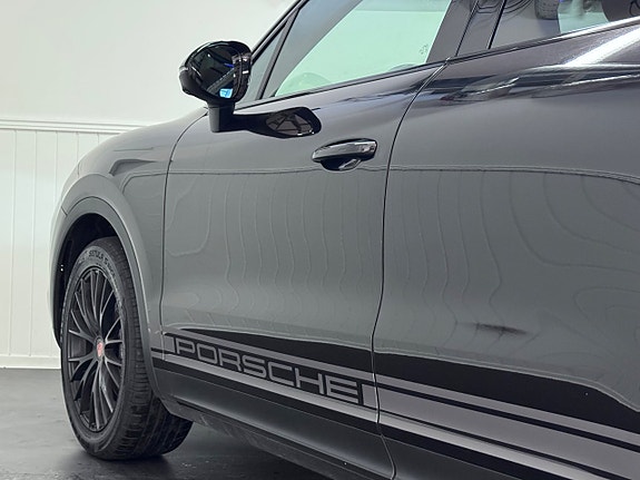 Porsche Cayenne 11 of 30
