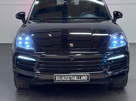 Porsche Cayenne 4 of 5