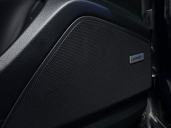 Porsche Cayenne 27 of 30