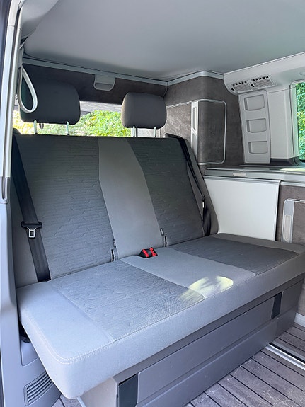 Volkswagen California 4 of 5