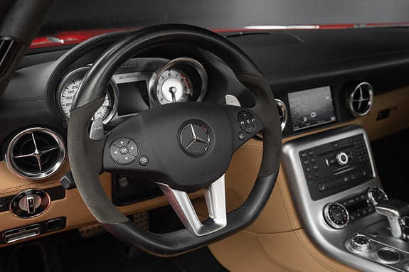 Mercedes-Benz SLS 13 of 16
