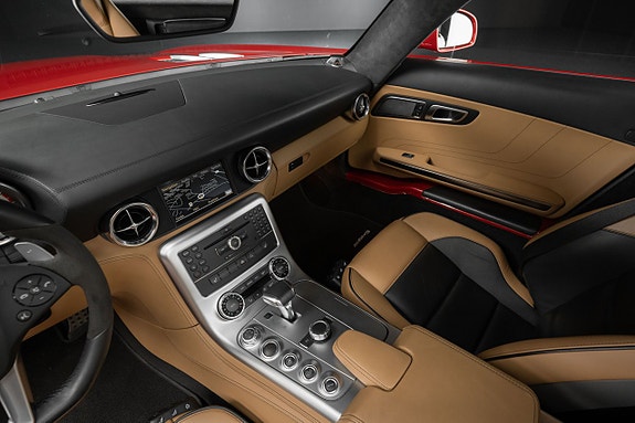 Mercedes-Benz SLS 12 of 16