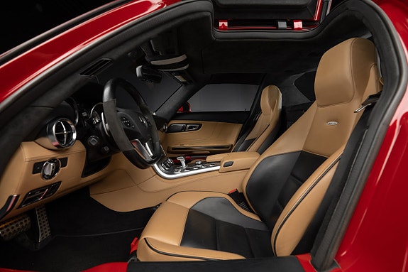 Mercedes-Benz SLS 9 of 16