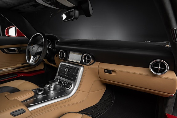 Mercedes-Benz SLS 11 of 16