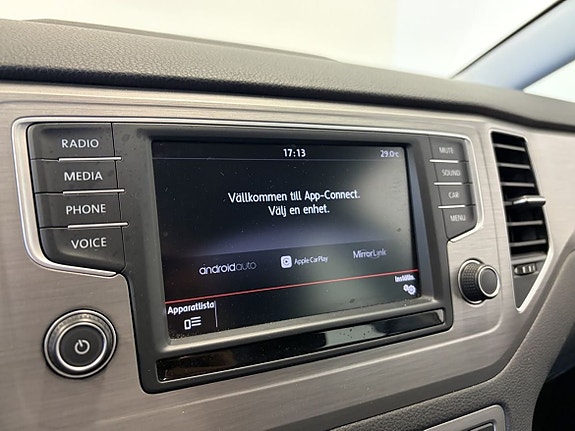 Volkswagen Golf Sportsvan 17 of 19