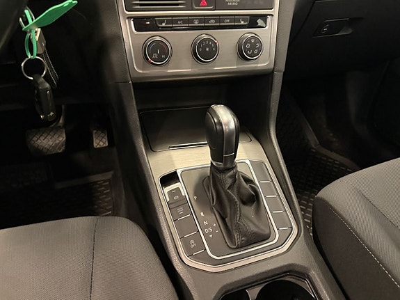 Volkswagen Golf Sportsvan 16 of 19