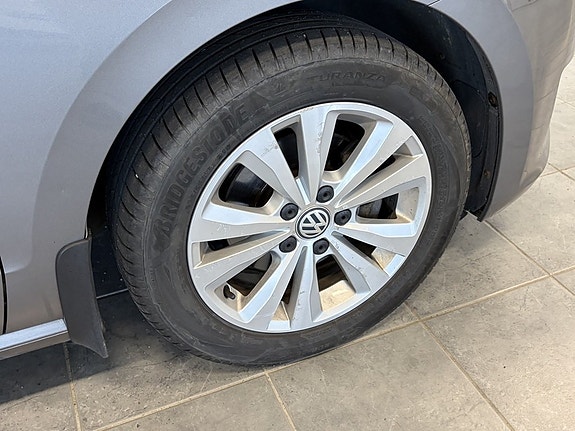 Volkswagen Golf Sportsvan 3 of 5