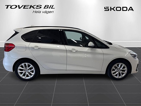 BMW 225xe 2 of 21