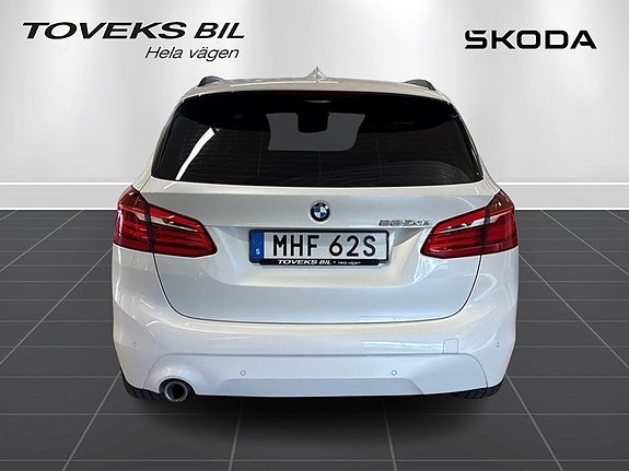 BMW 225xe 4 of 5