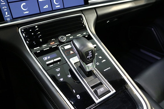 Porsche Panamera 4 14 of 28