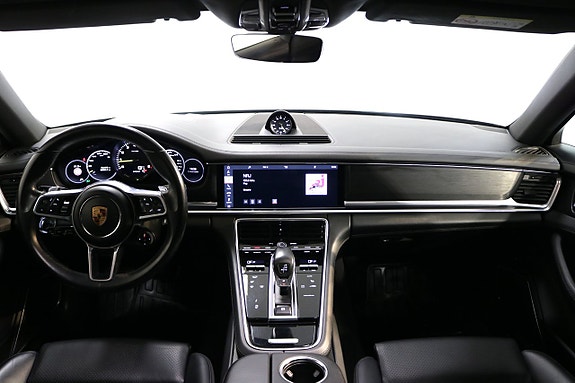 Porsche Panamera 4 17 of 28