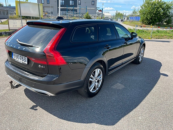 Volvo V90 Cross Country 3 of 5