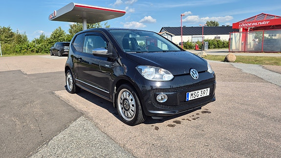 Volkswagen UP! 2 of 5