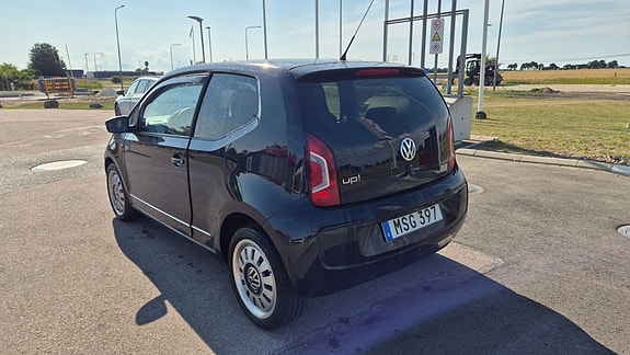 Volkswagen UP! 4 of 5
