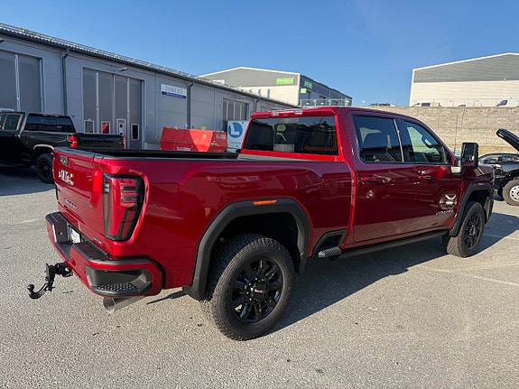 GMC Sierra 3 of 5