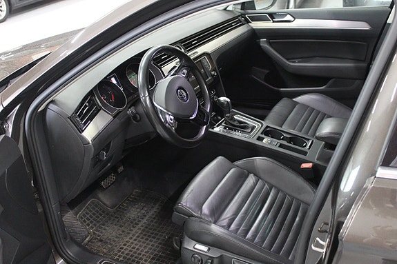 Volkswagen Passat 6 of 16