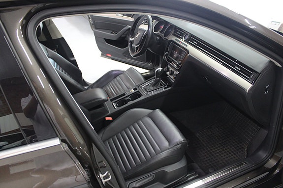 Volkswagen Passat 7 of 16