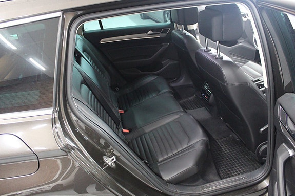 Volkswagen Passat 8 of 16