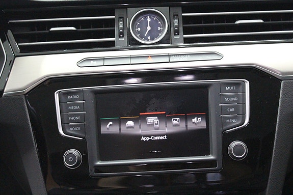 Volkswagen Passat 11 of 16