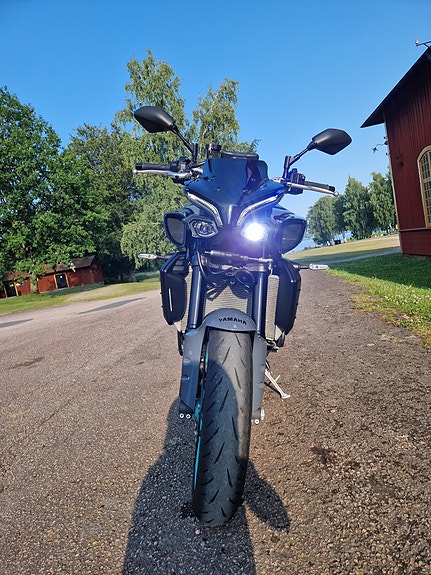 Yamaha MT-10 3 of 7